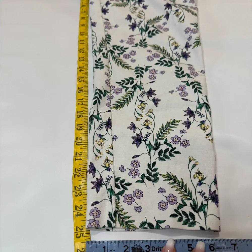Liz Claiborne White with purple Floral Print cropped Pants in size 12 - Picture 10 of 14